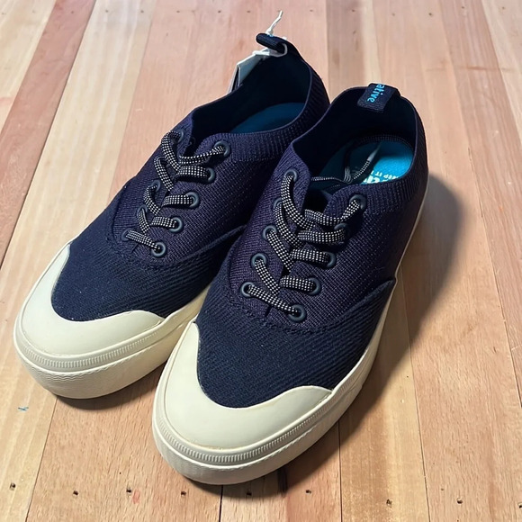Native Unisex Jefferson Plimsoll . Size 4 - Picture 2 of 8